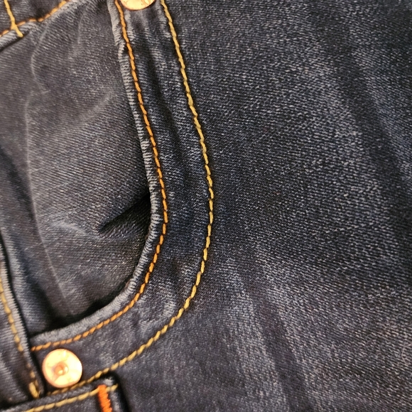 Preowned True Religion, size 27, Jennie curvy, mid rise skinny jeans‎ - Picture 3 of 10